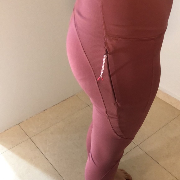 All in motion High rise leggin.   Size 7/8. Or Large - Picture 3 of 8